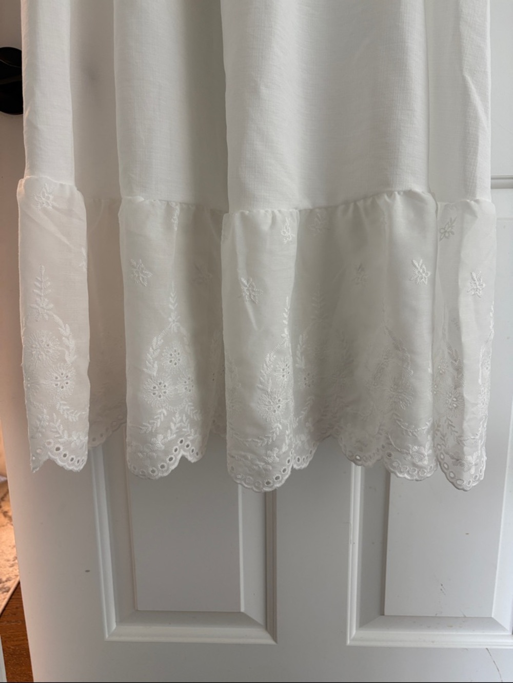 Women’s White Lace-Hem Maxi Dress - Elegant Summer Slip Style - Picture 3 of 6